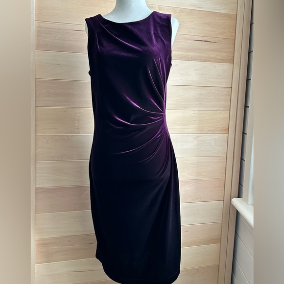 Jessica, size 10 purple sleeveless velour dress with stretch and ruching - Picture 8 of 9